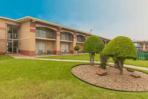 Howard Johnson by Wyndham Oklahoma City OKC Airport Fairgrounds I40 - image 40