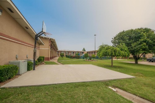 Howard Johnson by Wyndham Oklahoma City OKC Airport Fairgrounds I40 - image 6