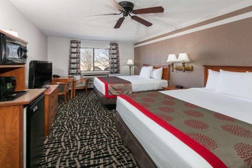 Ramada by Wyndham Oklahoma City Airport North - image 5