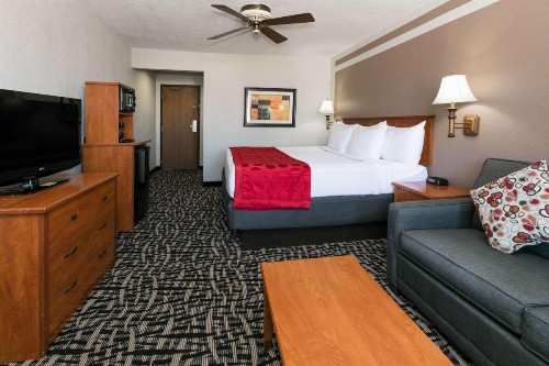 Ramada by Wyndham Oklahoma City Airport North - image 7
