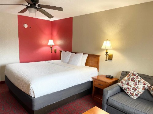 Ramada by Wyndham Oklahoma City Airport North - image 9