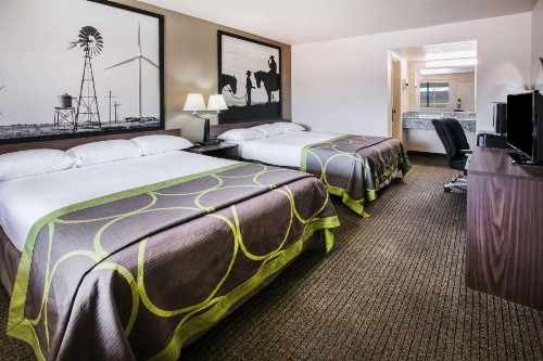 Super 8 by Wyndham Oklahoma Airport Fairgrounds West - image 1