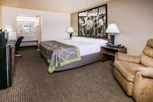Super 8 by Wyndham Oklahoma Airport Fairgrounds West - image 19