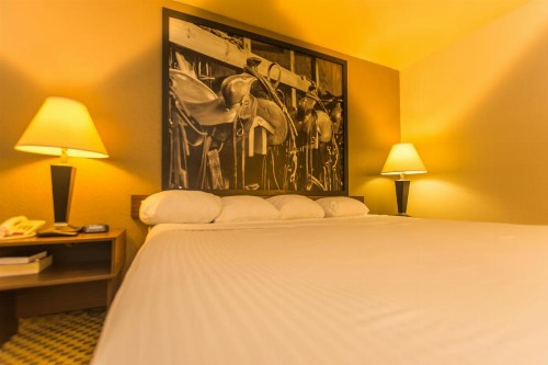 Super 8 by Wyndham Oklahoma Airport Fairgrounds West - image 22