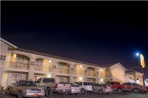Super 8 by Wyndham Oklahoma Airport Fairgrounds West - image 4