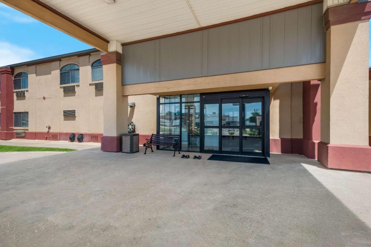 Baymont by Wyndham Oklahoma City North Frontier City - main image