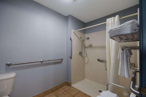 Baymont by Wyndham Oklahoma City North Frontier City - image 11