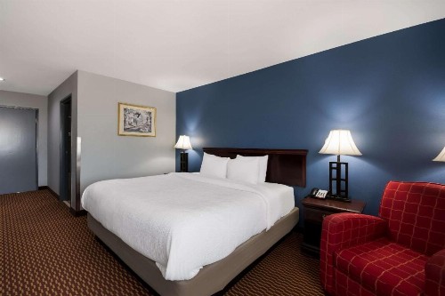 Baymont by Wyndham Oklahoma City North Frontier City - image 12