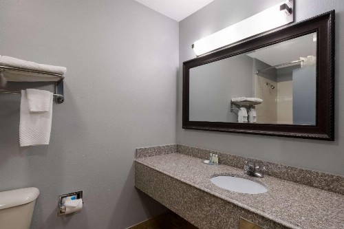 Baymont by Wyndham Oklahoma City North Frontier City - image 22