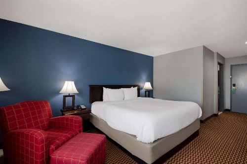 Baymont by Wyndham Oklahoma City North Frontier City - image 23