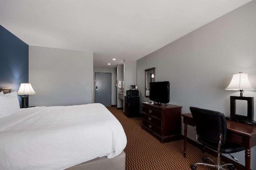 Baymont by Wyndham Oklahoma City North Frontier City - image 24