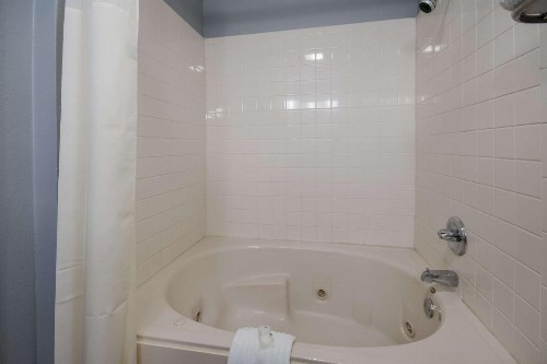 Baymont by Wyndham Oklahoma City North Frontier City - image 26