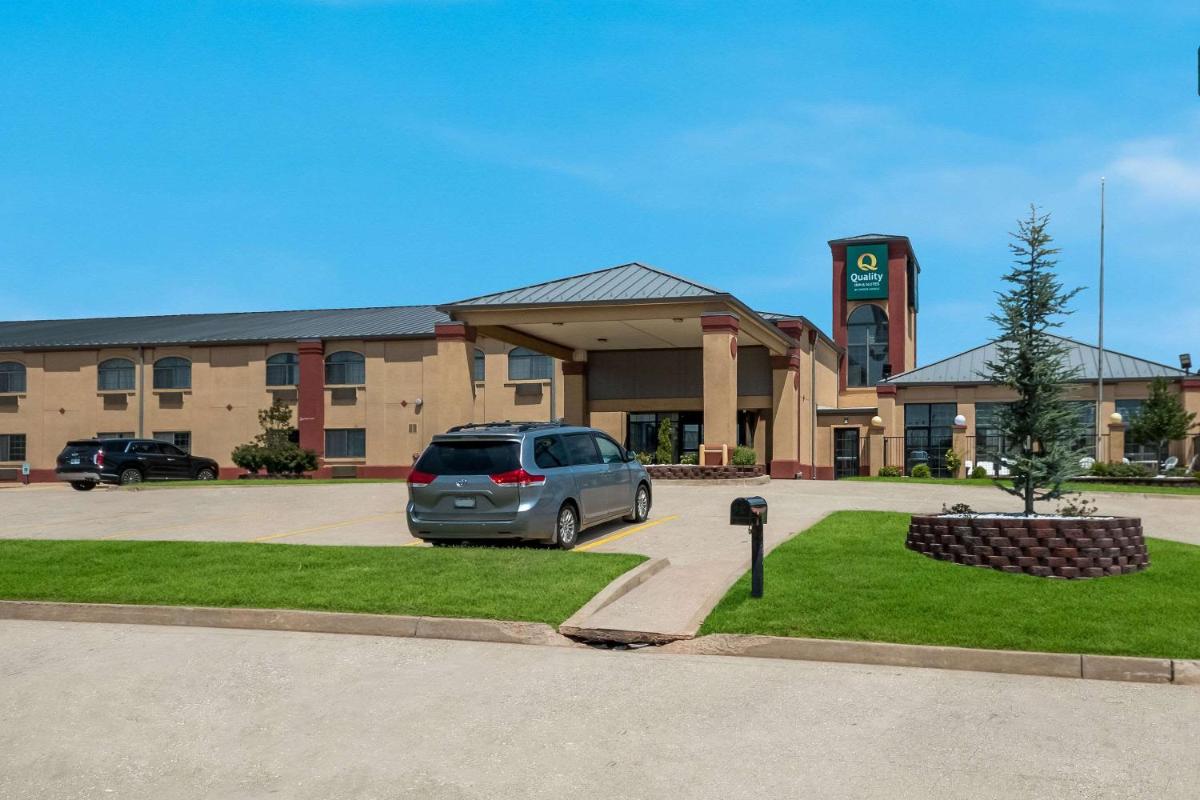 Baymont by Wyndham Oklahoma City North Frontier City - image 3