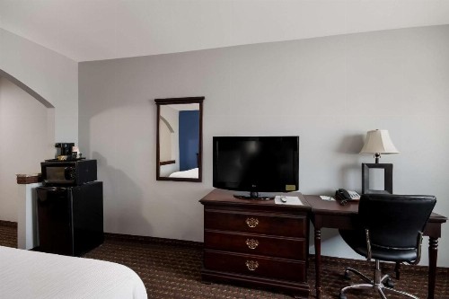 Baymont by Wyndham Oklahoma City North Frontier City - image 30