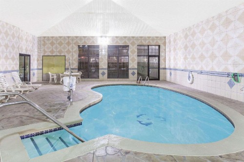 Baymont by Wyndham Oklahoma City North Frontier City - image 43