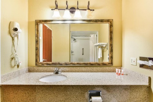 OYO Townhouse Oklahoma City Airport - image 26