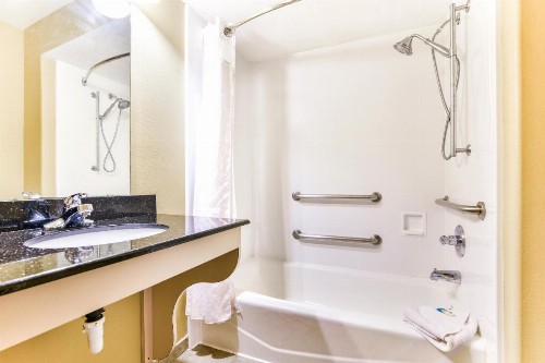 OYO Townhouse Oklahoma City Airport - image 38