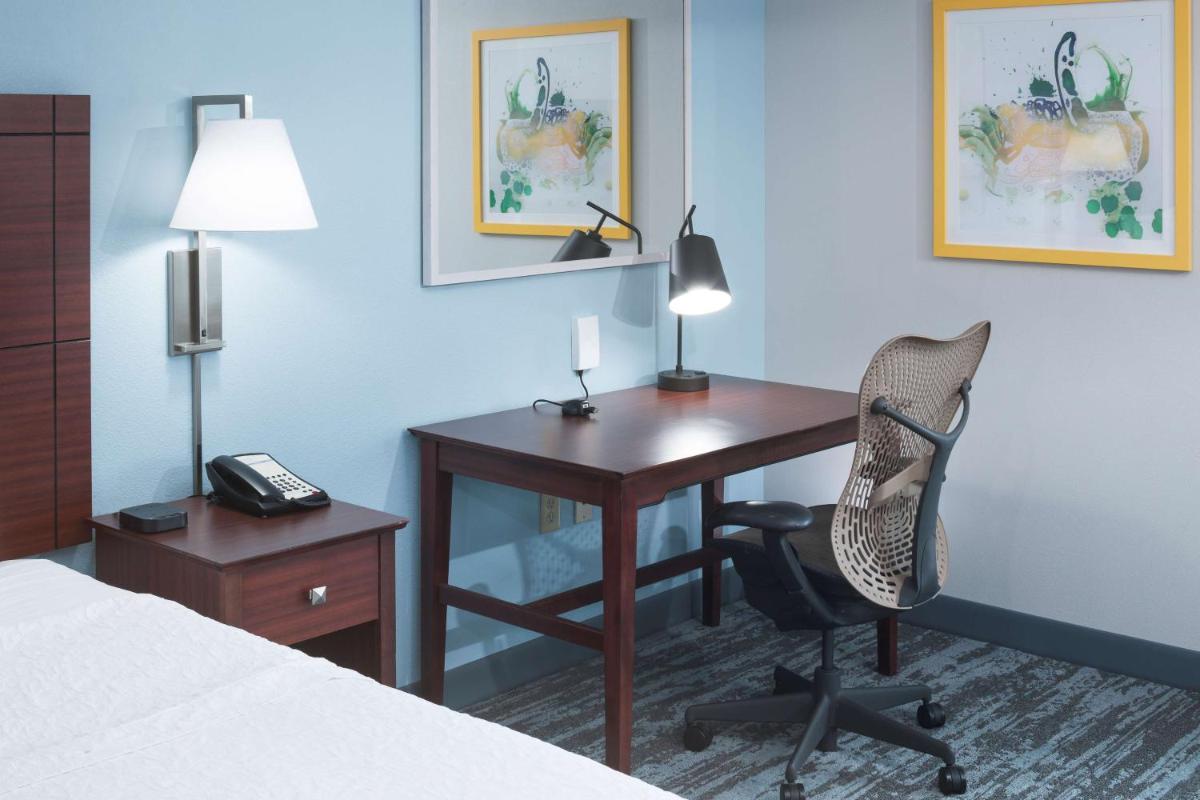 Hampton Inn & Suites Oklahoma City-Bricktown - image 2