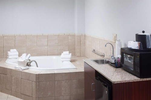 Hampton Inn & Suites Oklahoma City-Bricktown - image 29