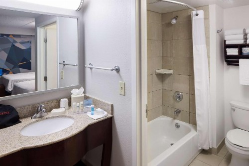 Hampton Inn & Suites Oklahoma City-Bricktown - image 3