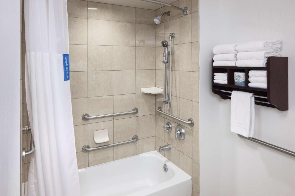 Hampton Inn & Suites Oklahoma City-Bricktown - image 4