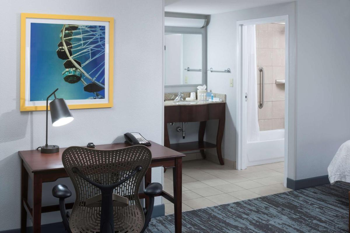 Hampton Inn & Suites Oklahoma City-Bricktown - image 5
