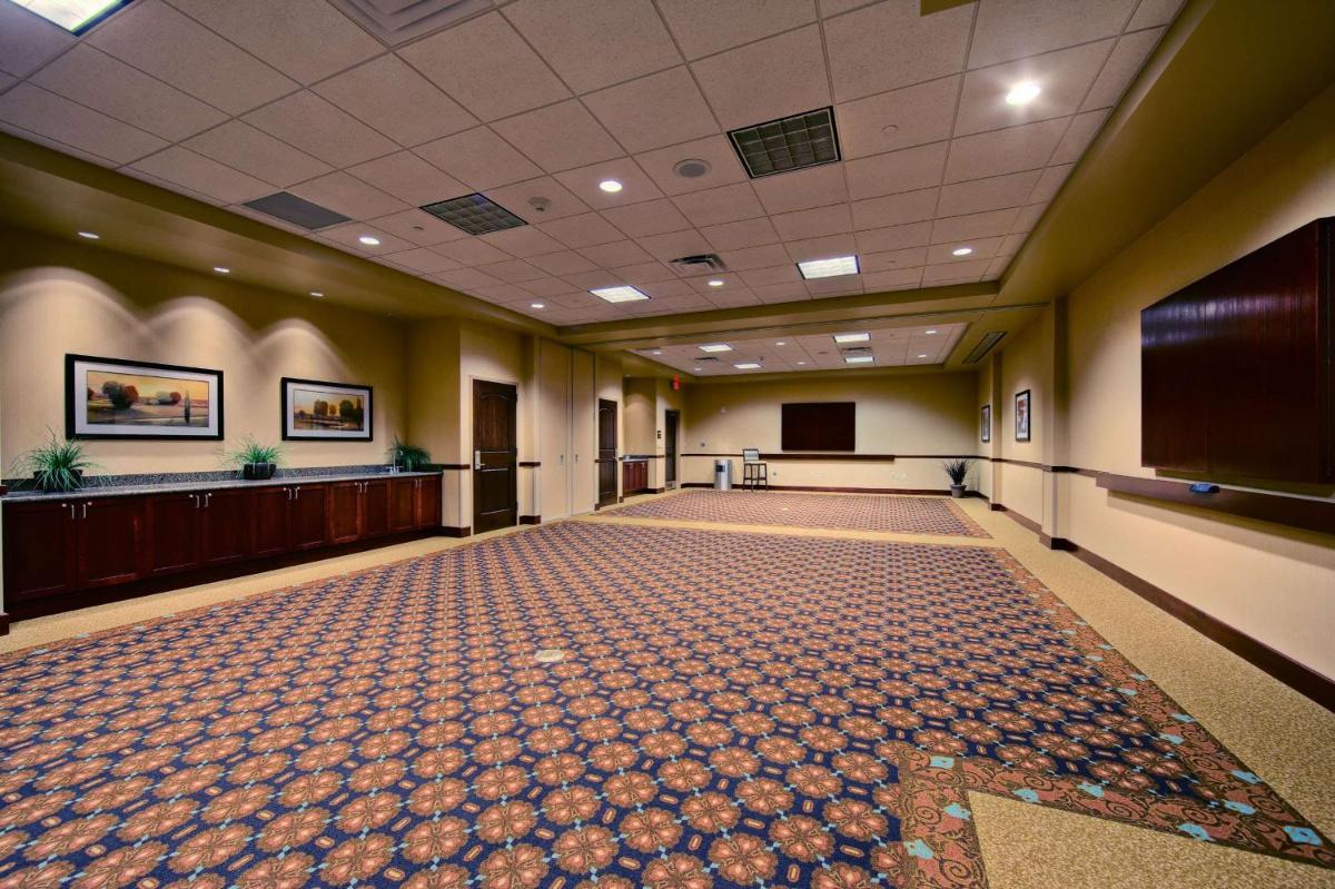Hampton Inn & Suites Oklahoma City-Bricktown - image 6