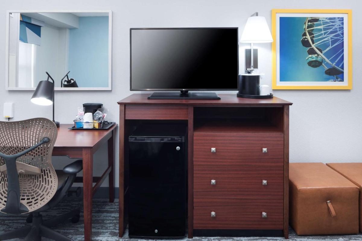 Hampton Inn & Suites Oklahoma City-Bricktown - image 7