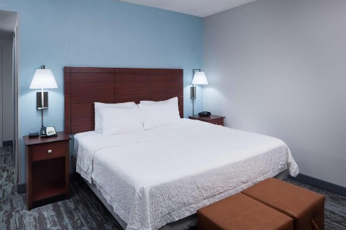 Hampton Inn & Suites Oklahoma City-Bricktown - image 9