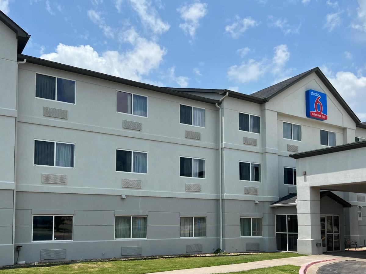 Wingate by Wyndham Oklahoma City South - image 6