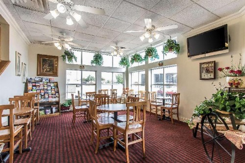 Comfort Inn At Founders Tower - image 12