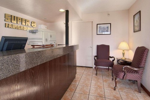 Super 8 by Wyndham Oklahoma Fairgrounds - image 1