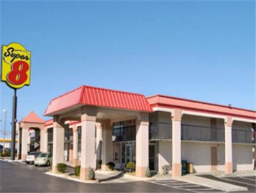 Super 8 by Wyndham Oklahoma Fairgrounds - image 5