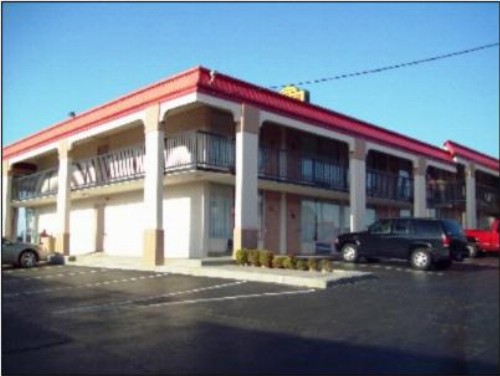 Super 8 by Wyndham Oklahoma Fairgrounds - image 6