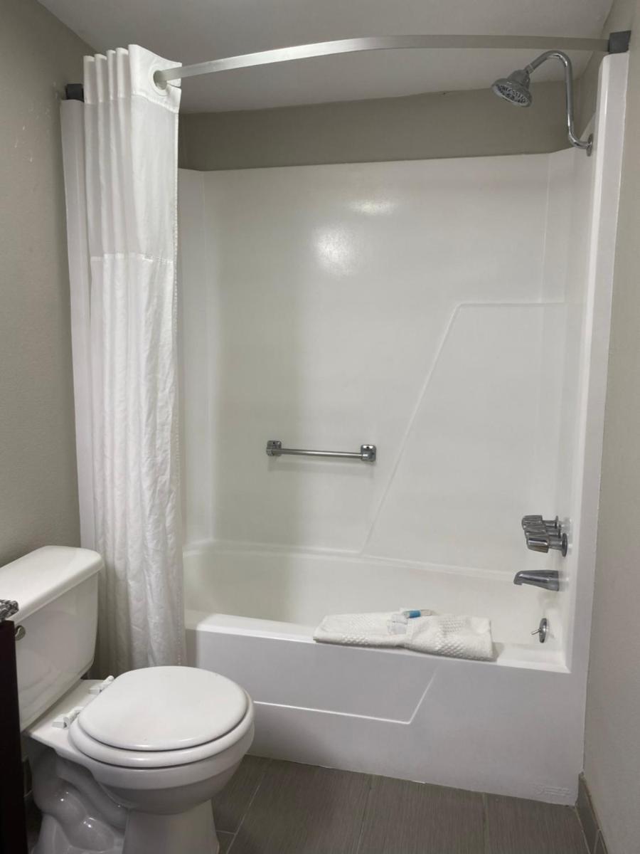 Quality Inn Oklahoma City South - image 5