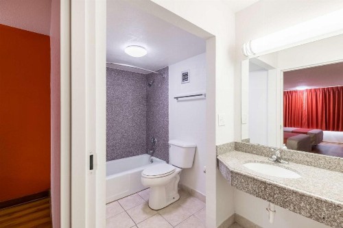 Motel 6-Oklahoma City OK - Bricktown - image 2