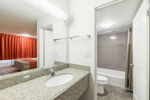 Motel 6-Oklahoma City OK - Bricktown - image 9
