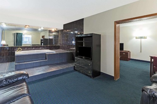 Days Inn by Wyndham Oklahoma City Fairground - image 11