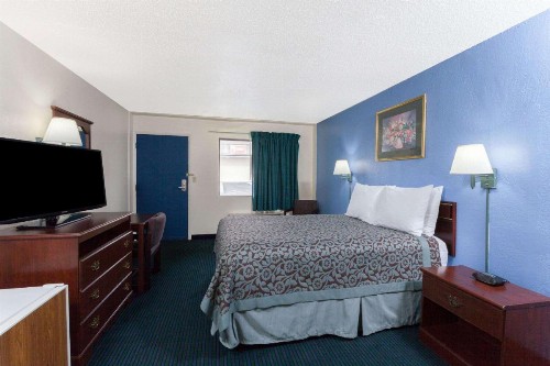 Days Inn by Wyndham Oklahoma City Fairground - image 2