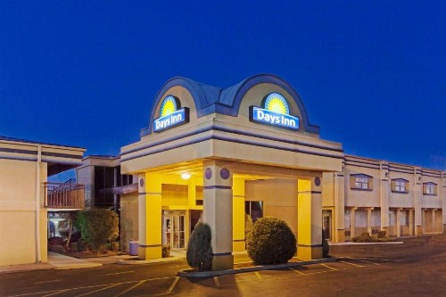 Days Inn by Wyndham Oklahoma City Fairground - image 8