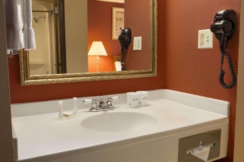 Baymont by Wyndham Oklahoma City Airport - image 8