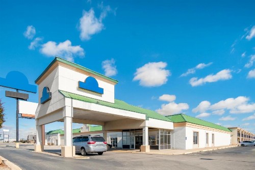 OYO Hotel Oklahoma City South I-35 and SE 29th