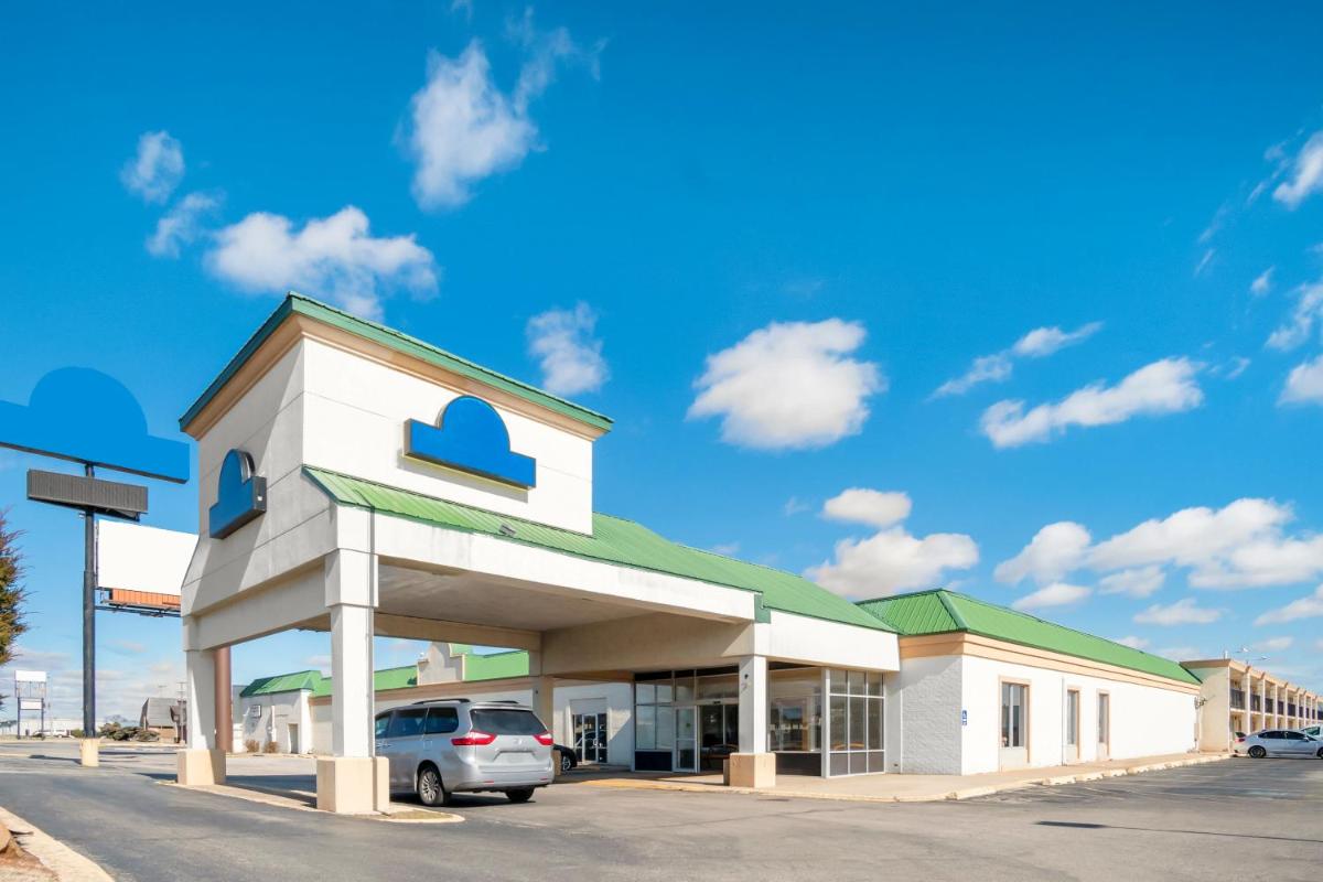 OYO Hotel Oklahoma City South I-35 and SE 29th - main image