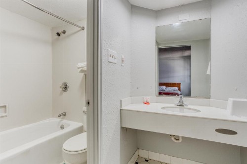 HEMP Inn Oklahoma City - image 8