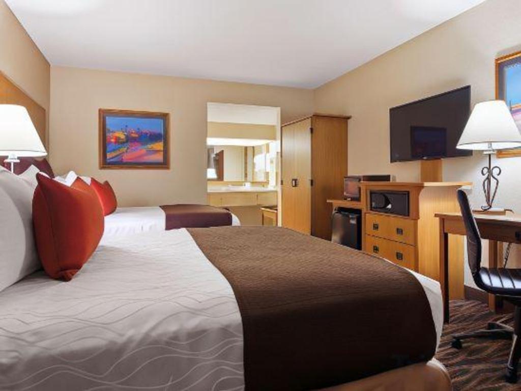 Best Western Plus Saddleback Inn and Conference Center - image 4