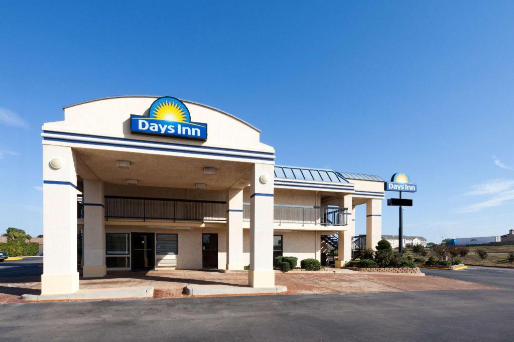 Days Inn by Wyndham Oklahoma City West - image 6