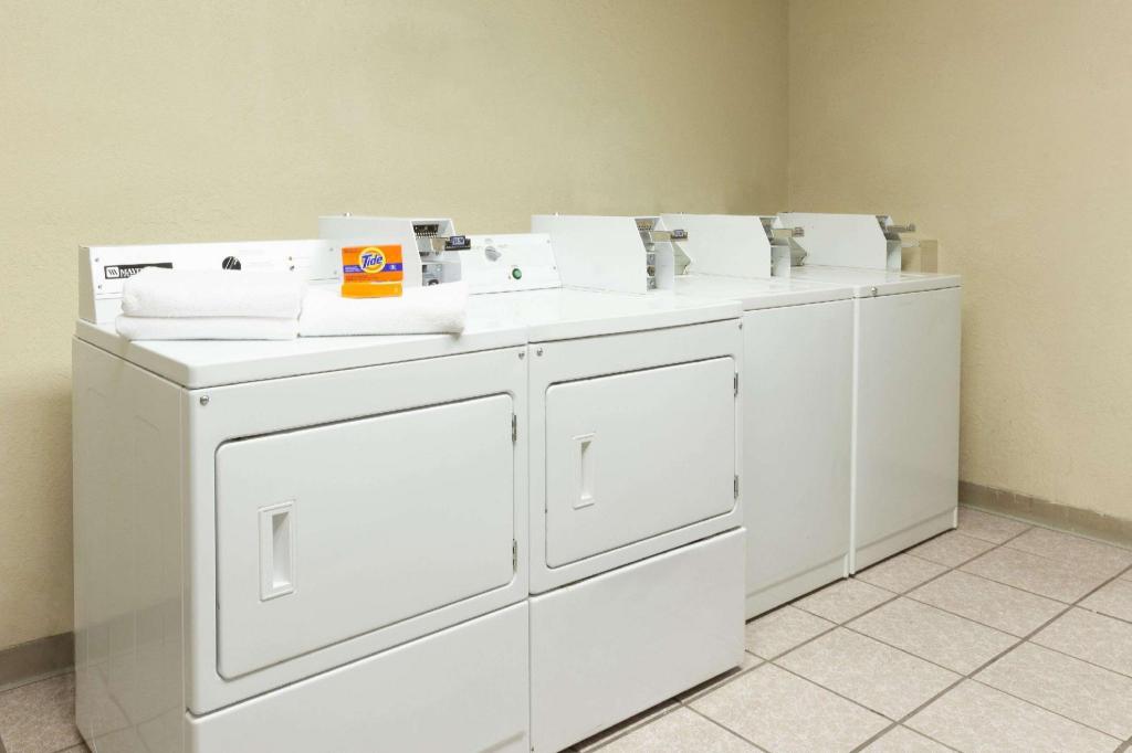 Days Inn by Wyndham Oklahoma City West - image 7