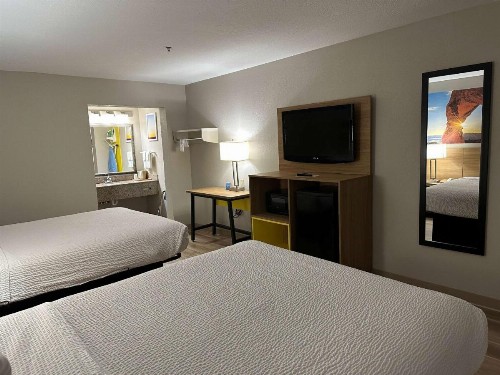 Days Inn by Wyndham Oklahoma City - image 12