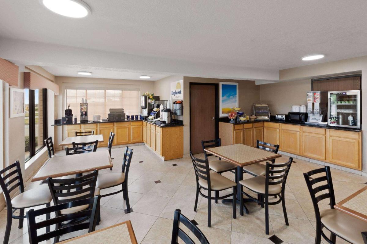 Days Inn by Wyndham Oklahoma City - image 7