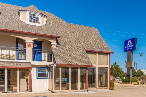 Econo Lodge Inn & Suites